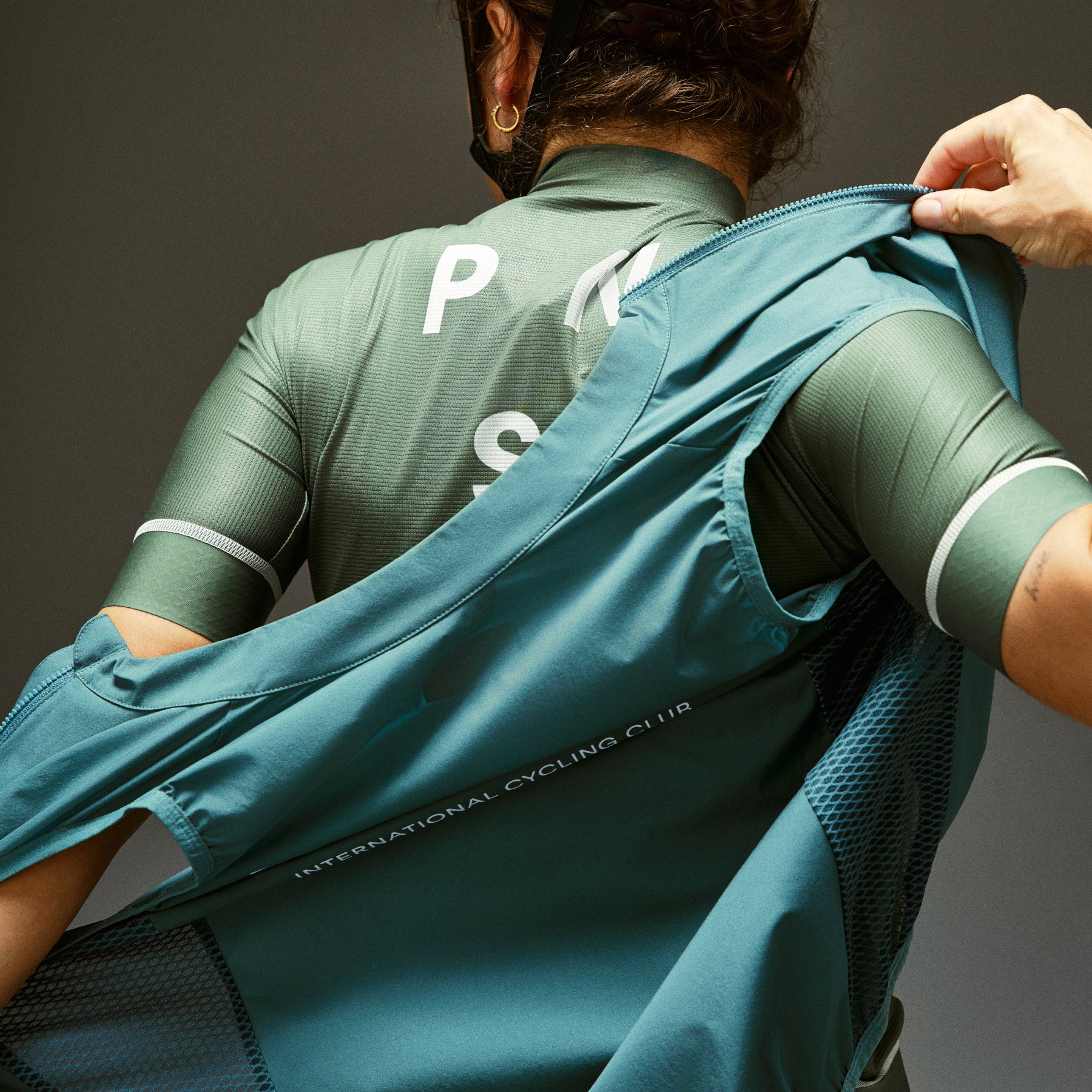 Pas Normal Studios Women's Mechanism Stow Away Gilet - Grey Teal