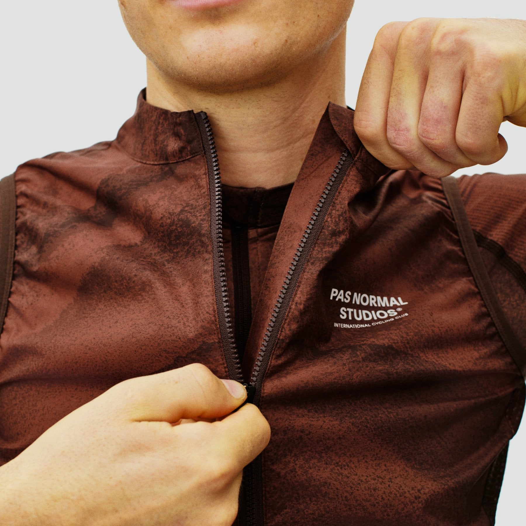 Mechanism Stow Away Gilet - AOP Light Brown