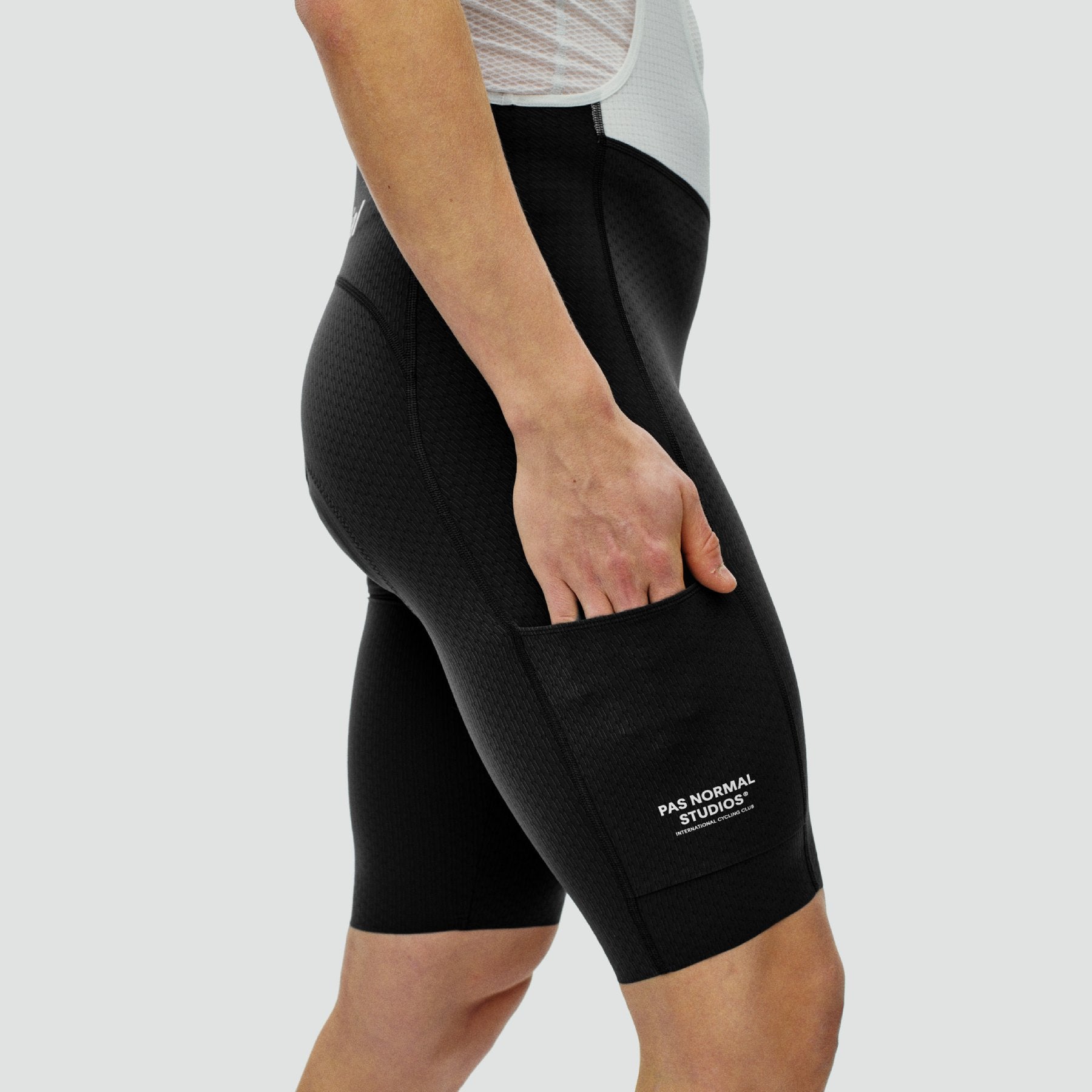Essential Light Cargo Bibs - Black