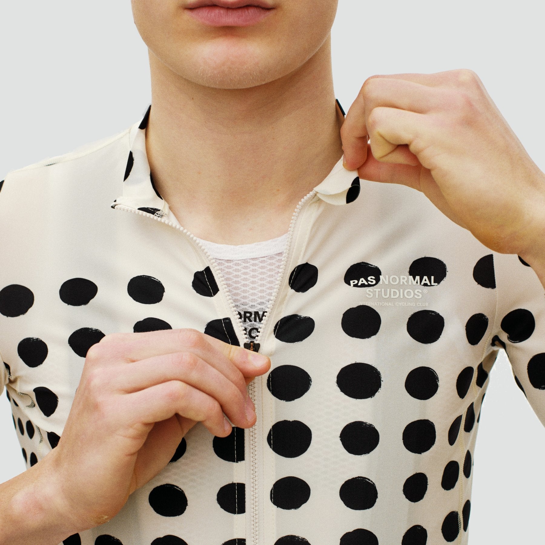 ウェア Pas Normal Studios Dot Off White Men's S Pas Normal Studios Essential Jersey - Dot Off White – Le Club