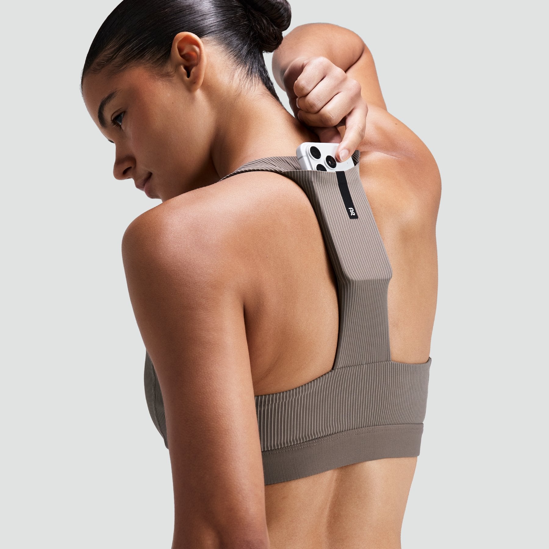 Women's Striped Cadence™ Scoop Neck T-Back Run Bra - Concrete Taupe / Cocoa