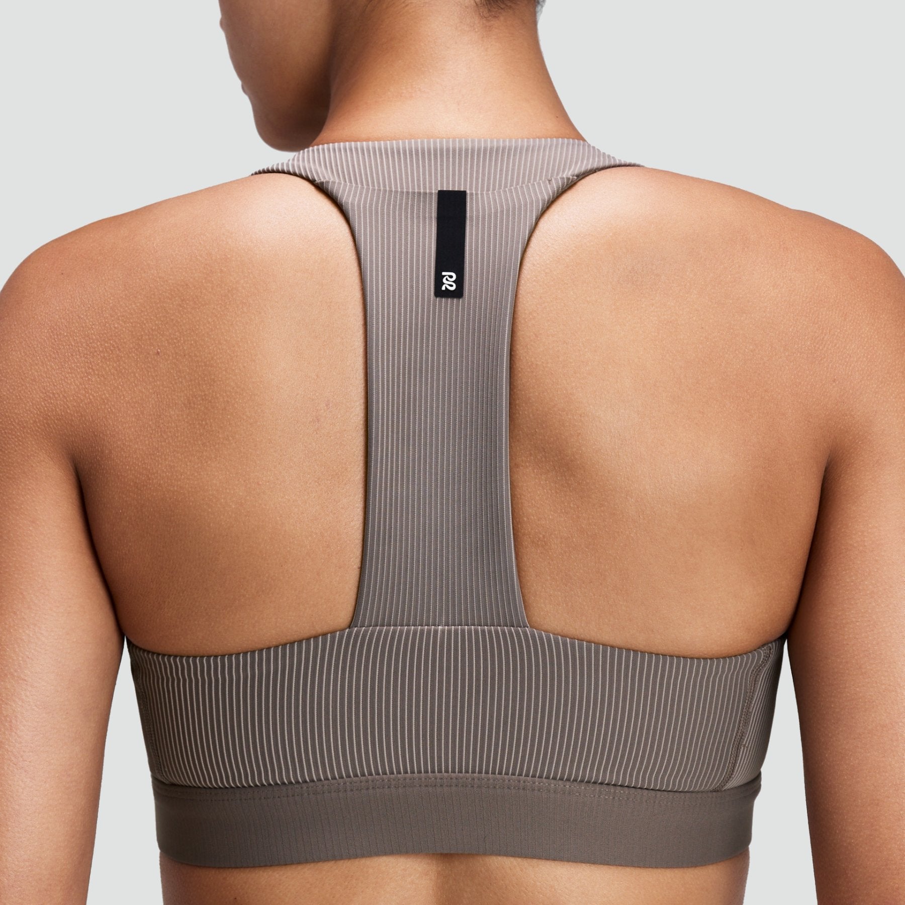 Women's Striped Cadence™ Scoop Neck T-Back Run Bra - Concrete Taupe / Cocoa