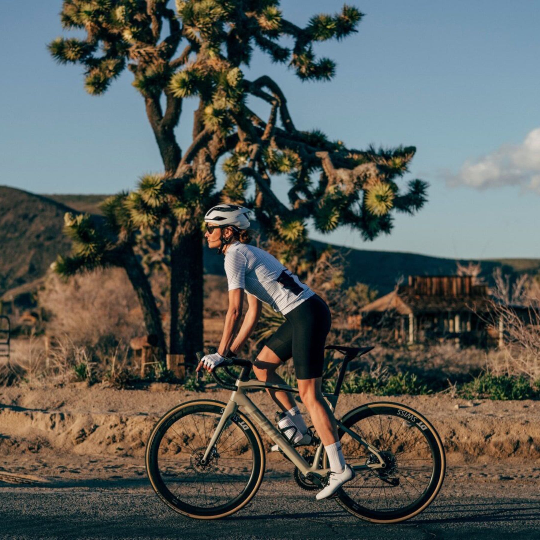 Café du Cycliste Women's Francine Jersey - White – Le Club